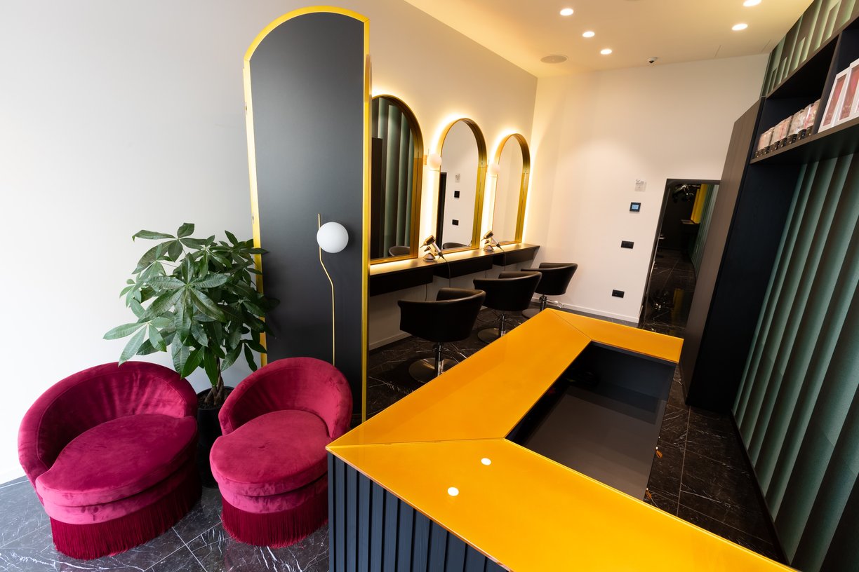 Area attesa e postazioni styling